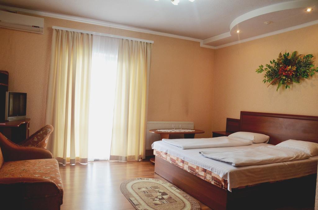 Kseniya Hotel Каменец-Подольский Экстерьер фото